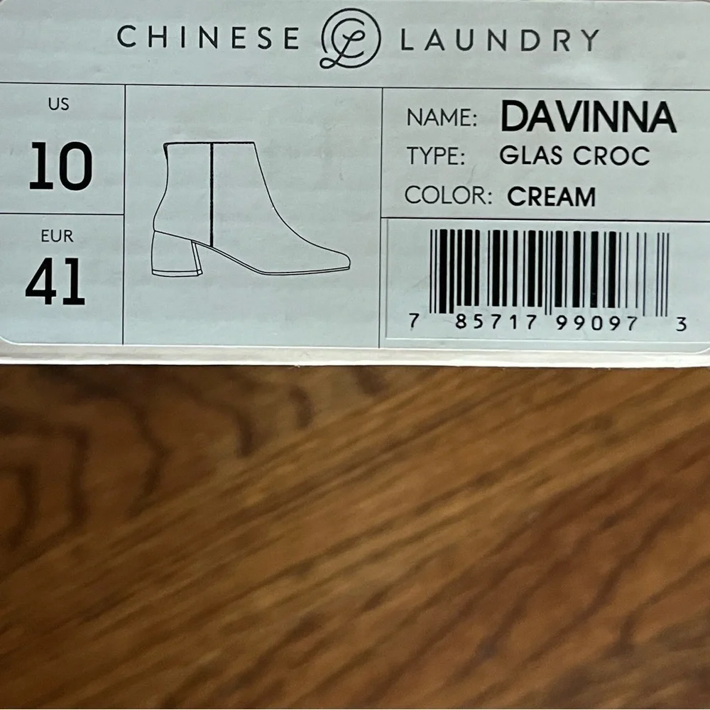 🆕 Chinese Laundry Women's Cream Glass Croc Davinna Booties Size 10  Embossed